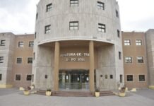 Pasan a disponibilidad a tres policías tras allanamientos en una causa judicial