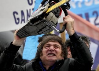 Estiman que el salario docente universitario perdió entre el 50% y 65% de poder adquisitivo en 27 meses de Milei