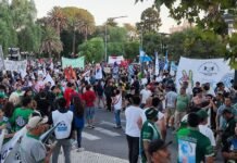 Gran convocatoria de la marcha de las centrales de trabajadores contra la reforma laboral