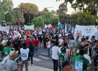 Gran convocatoria de la marcha de las centrales de trabajadores contra la reforma laboral