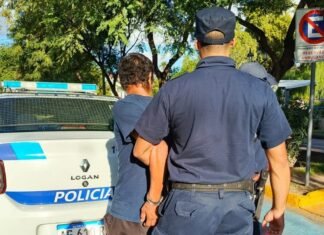 La Policía demoró a un “trapito” en plaza Pringles