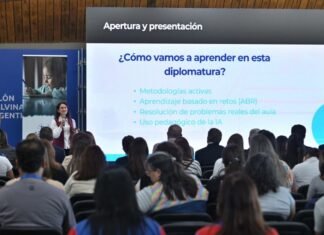 Más de 5.000 docentes y directivos comenzaron la diplomatura en IA