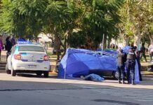 Plaza Independencia: un hombre falleció tras sufrir una descompensación mientras conducía un automóvil