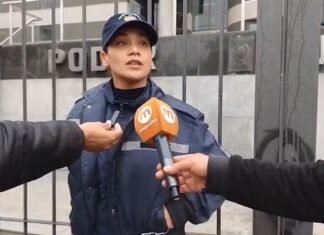 Polémica por prisión preventiva dictada a un policía. Su esposa se encadenó al Poder Judicial