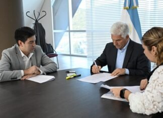 Poggi firmó el decreto para sumar una hora de clase en escuelas de nivel primario