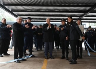 Poggi inauguró la puesta en valor de las cocheras y techos en la Jefatura de Policía