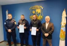 Reconocieron a policías que le salvaron la vida a un ciudadano