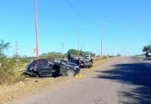 Un Peugeot 207 y un Volkswagen Polo chocaron y uno de los vehículos volcó en la avenida José Santos Ortiz