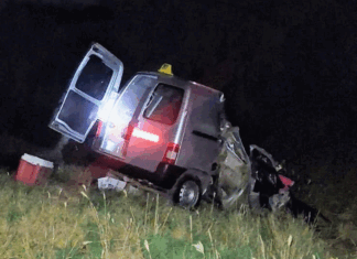 Murieron una mujer y su hija tras un choque entre un camión y una furgoneta en la ruta nacional 146