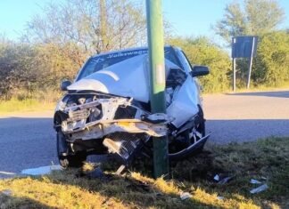 Un hombre resultó herido tras chocar contra un poste en la Autopista 25 de Mayo