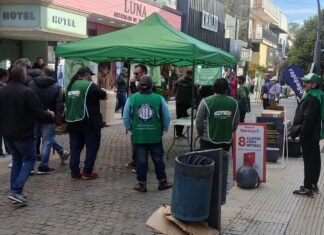 Protesta de ATE en la Peatonal: “Tiene que haber una política de recomposición salarial urgente, no alcanza con los parches”
