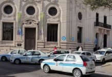 Taxistas paralizaron parte del microcentro para seguir reclamando que se regulen plataformas como Uber