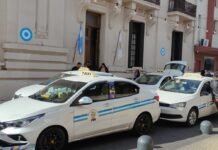 Funcionarias municipales recibieron a taxistas tras la protesta en el microcentro