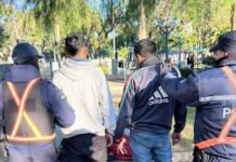 Demoraron a dos hombres acusados de exigir dinero de manera agresiva en la plaza Pringles