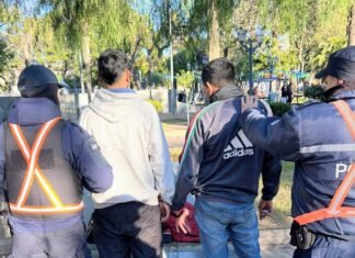Demoraron a dos hombres acusados de exigir dinero de manera agresiva en la plaza Pringles