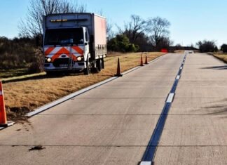 Realizan una nueva demarcación de la ruta provincial N° 20 por más de $1.600 millones