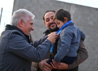 El Gobernador entregó cinco viviendas de los planes Progreso y Sueños