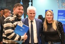 Poggi entregó beneficios a empresas y productores, escrituras a familias y ratificó el impulso al sector privado