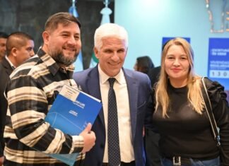 Poggi entregó beneficios a empresas y productores, escrituras a familias y ratificó el impulso al sector privado