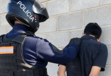 Demoraron a un hombre que intentaba abrir vehículos estacionados en la vía pública