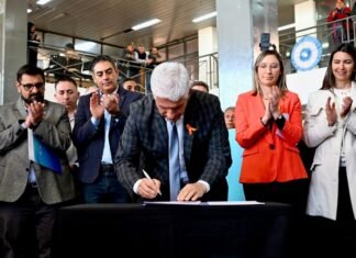 Poggi firmó el llamado a licitación de la primera etapa de la modernización del Edificio Administrativo