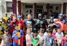 El Batman Cordobés llegó a San Luis y visitó el Hospital PediÔtrico para alegrar a los chicos